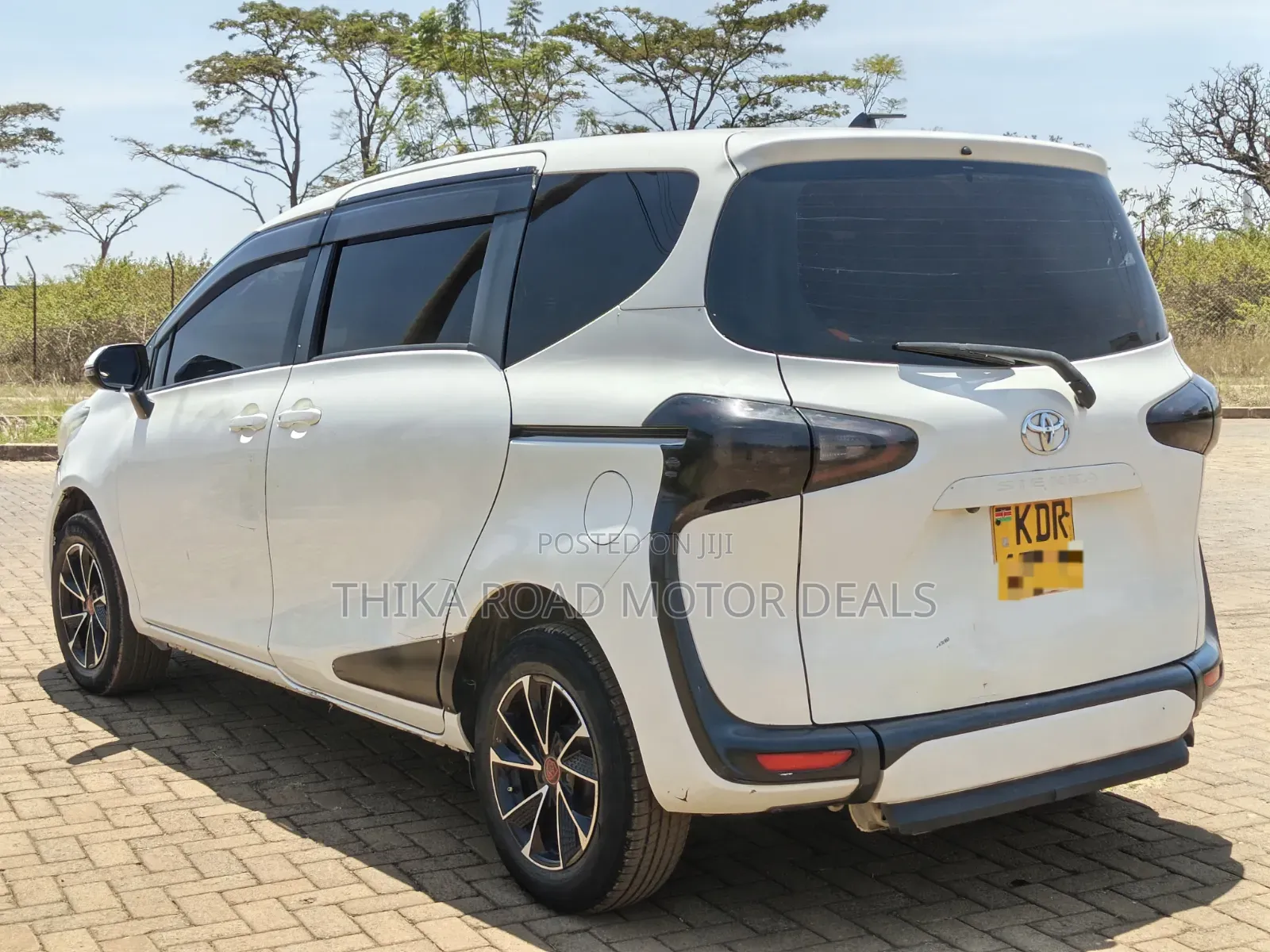 Toyota Sienta 2016 White