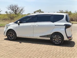 Toyota Sienta 2016 White