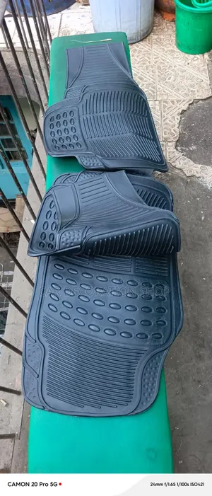 7-Seater Floor Mats With Raised Geometric Edges &Deep Vertical Channel