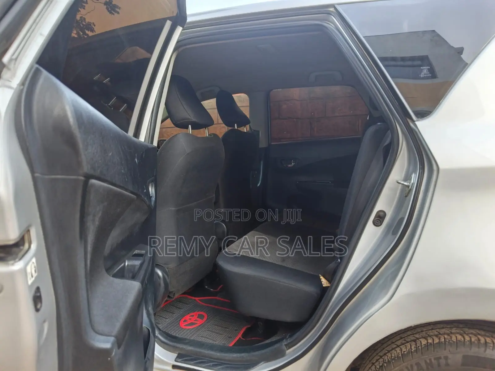 Toyota Ractis 2015 Silver