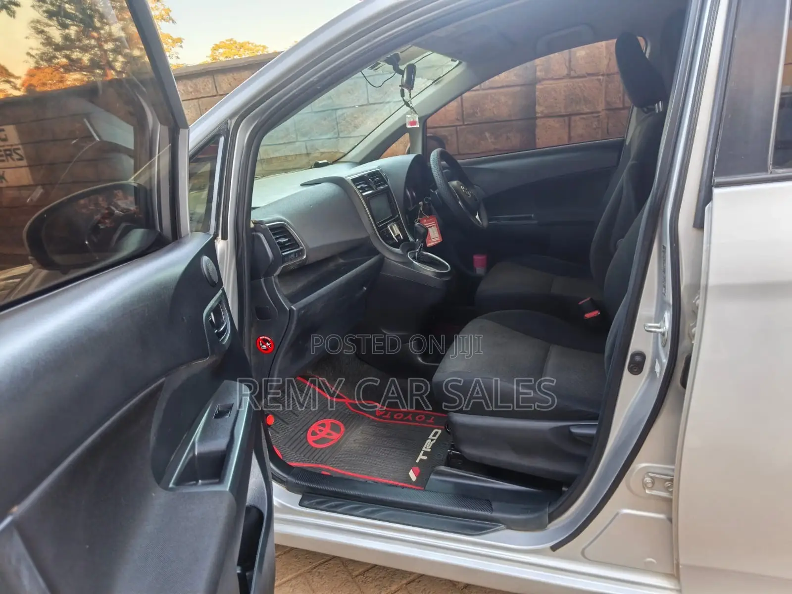 Toyota Ractis 2015 Silver