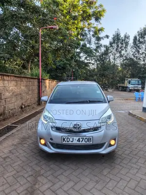 Toyota Ractis 2015 Silver