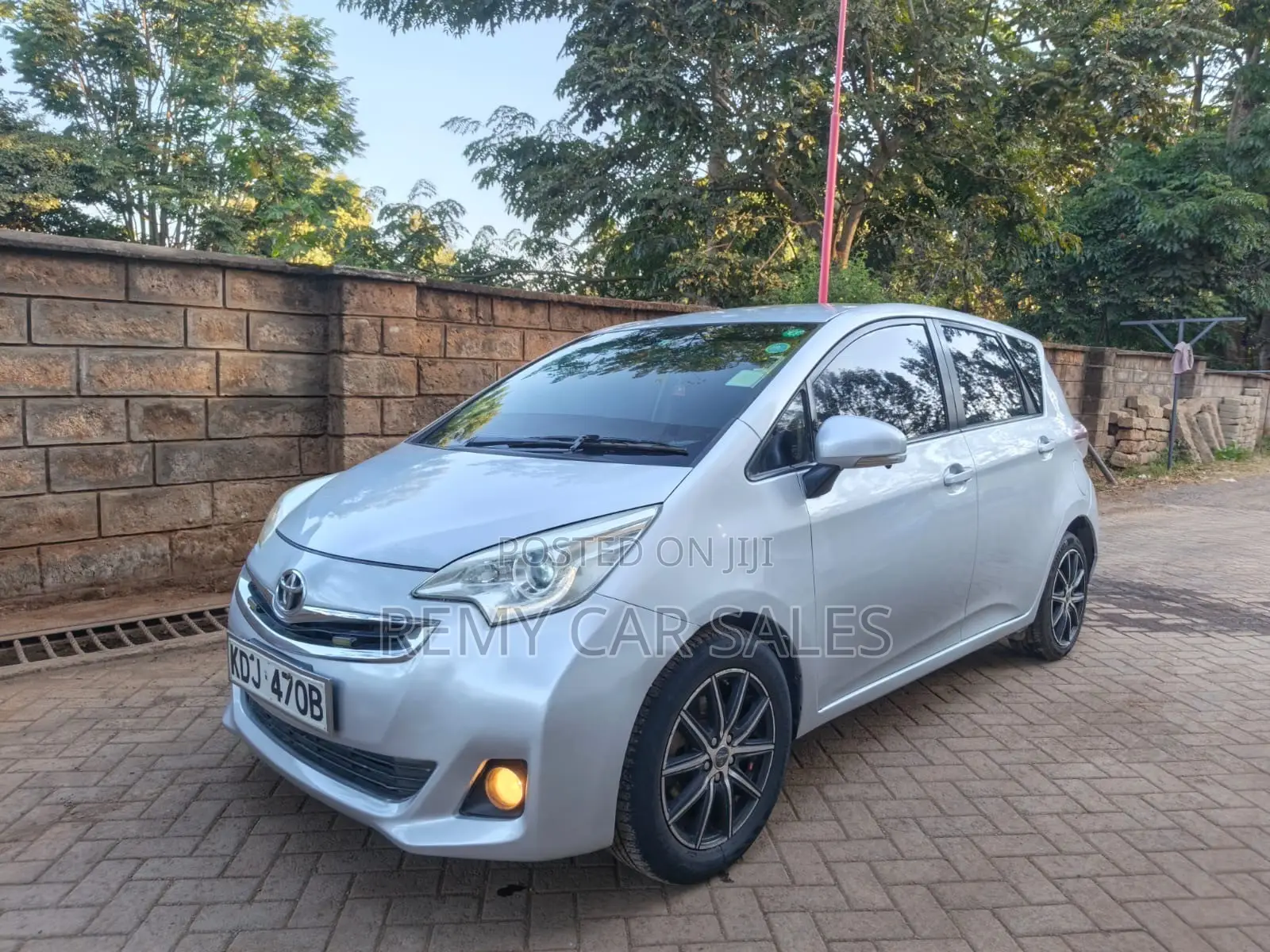 Toyota Ractis 2015 Silver