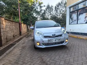 Toyota Ractis 2015 Silver