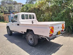 Toyota Land Cruiser 2013 White