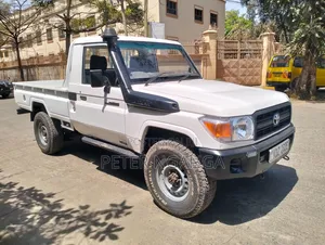 Toyota Land Cruiser 2013 White