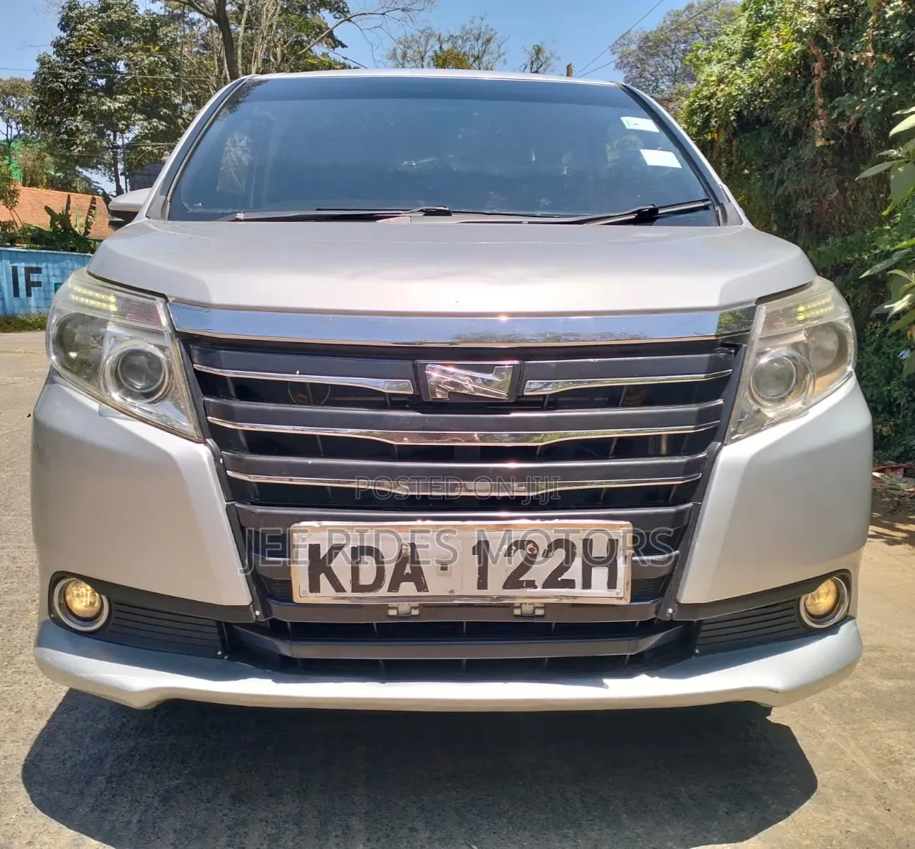 Toyota Noah 2014 Silver