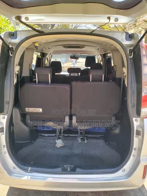 Toyota Noah 2014 Silver