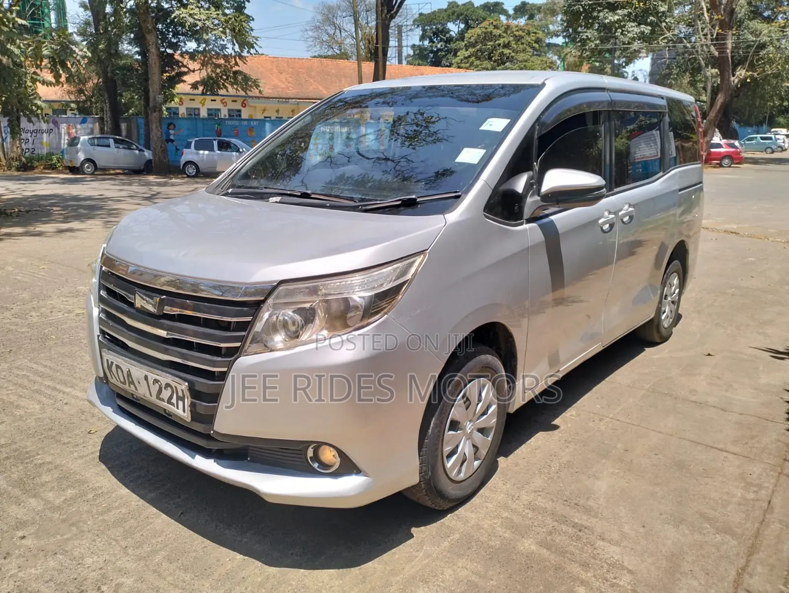 Toyota Noah 2014 Silver
