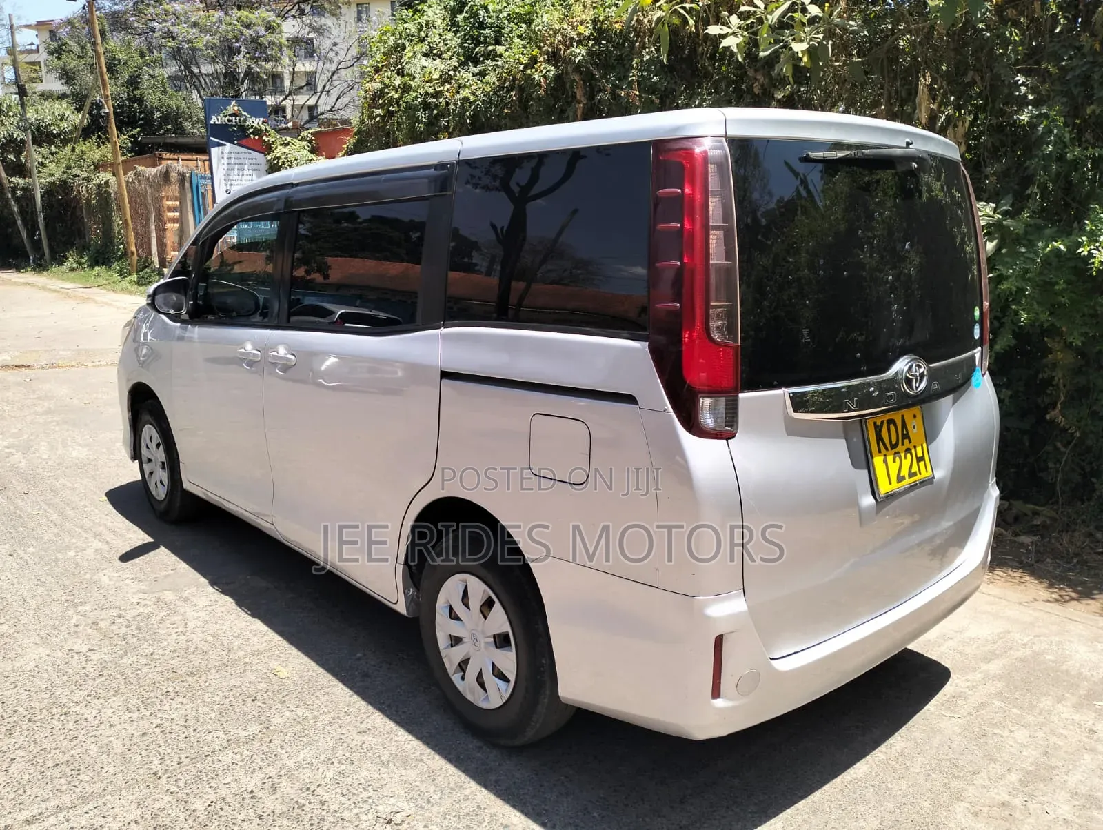 Toyota Noah 2014 Silver