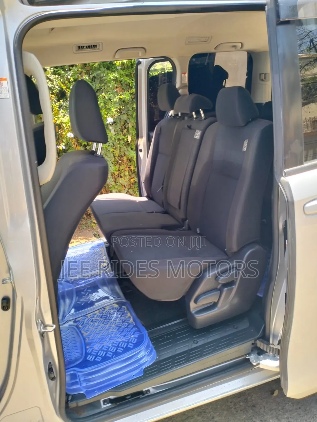 Toyota Noah 2014 Silver