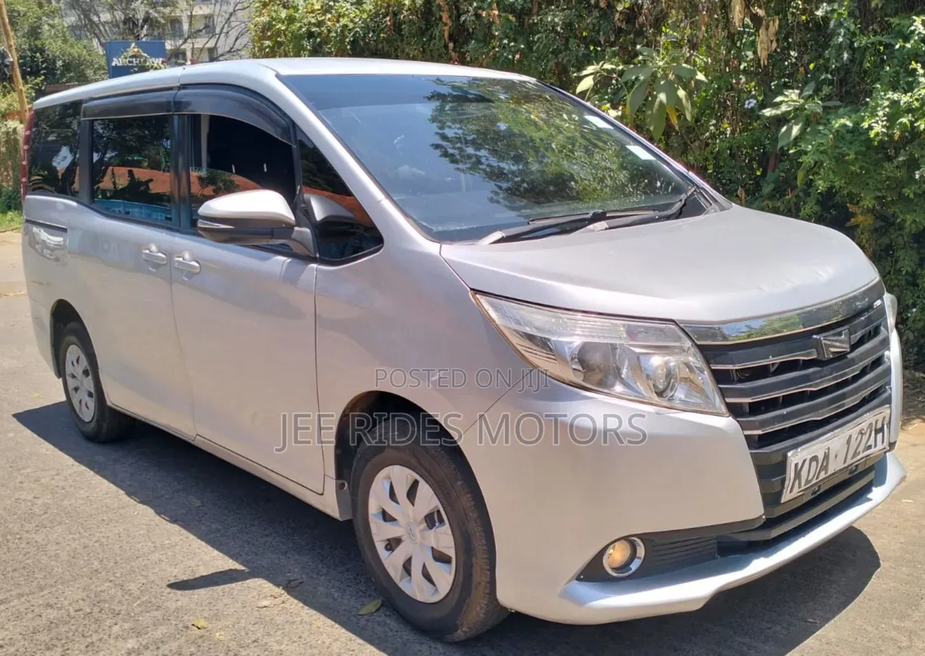 Toyota Noah 2014 Silver