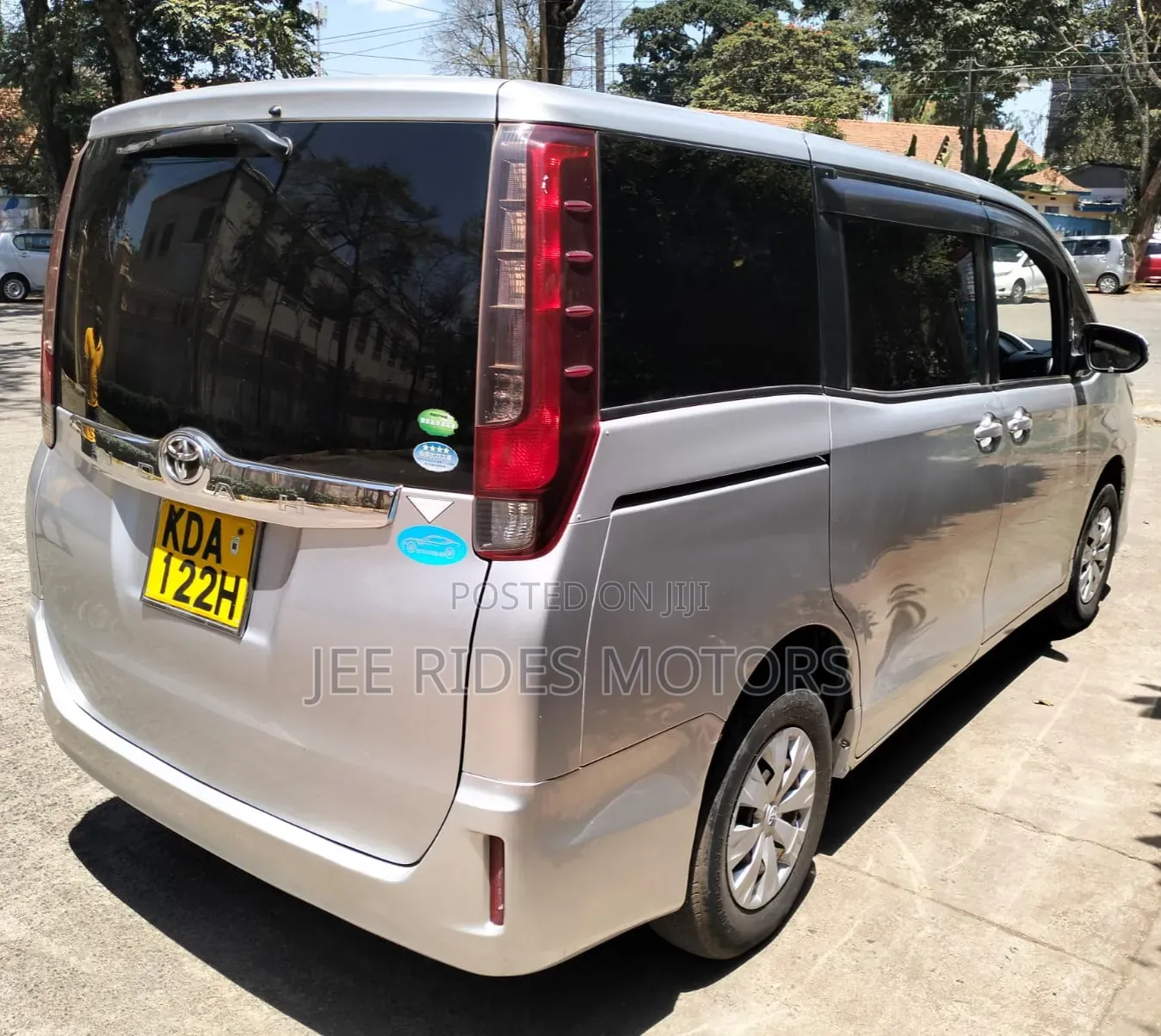Toyota Noah 2014 Silver