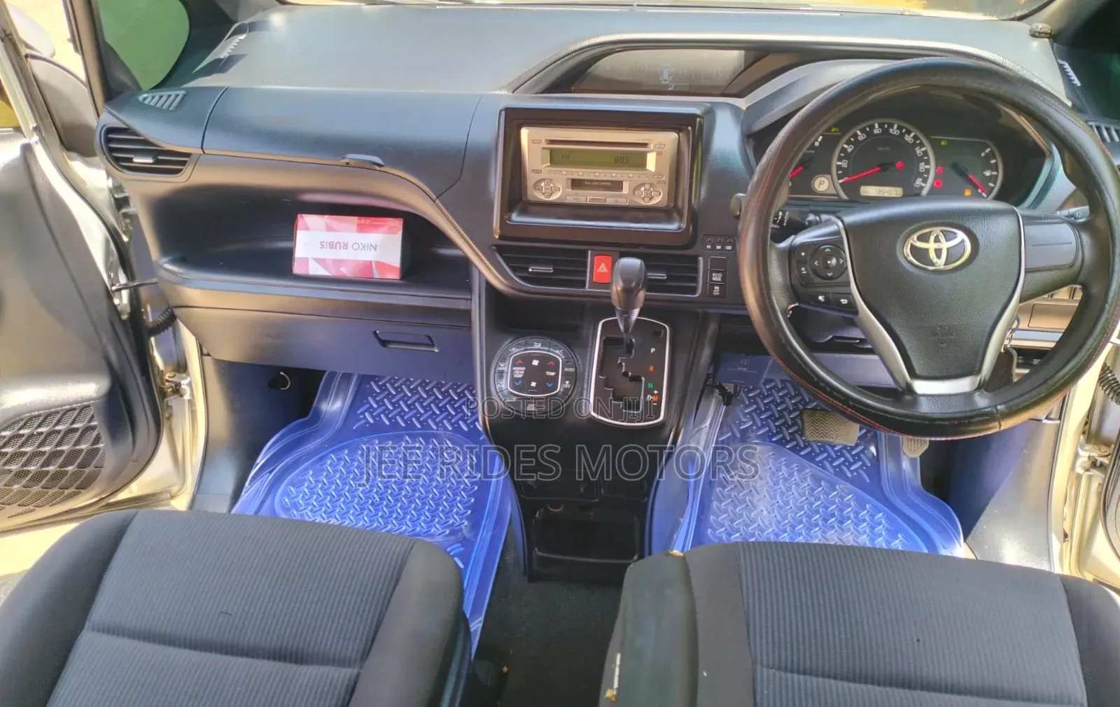 Toyota Noah 2014 Silver