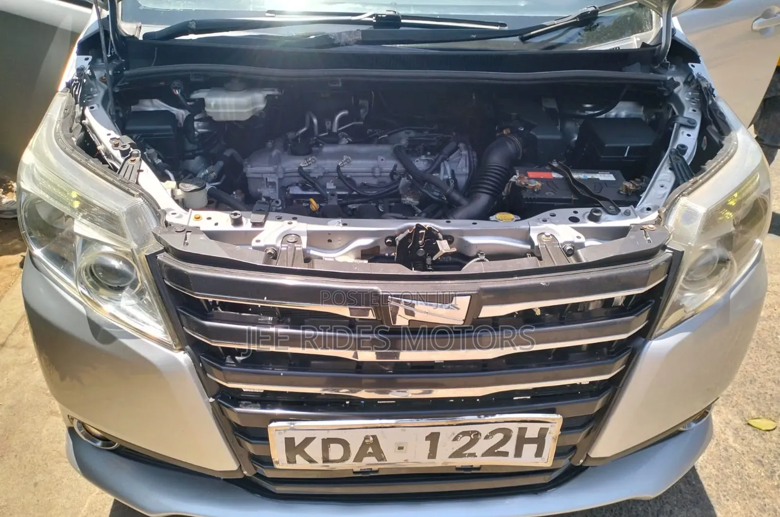 Toyota Noah 2014 Silver