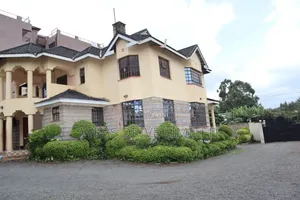 6bdrm Maisonette in Thome Estate for sale