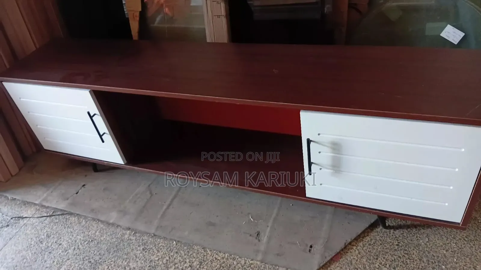 TV Stand/Carbat