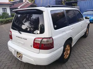 Subaru Forester 2.0 S 2000 White