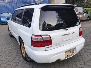 Subaru Forester 2.0 S 2000 White