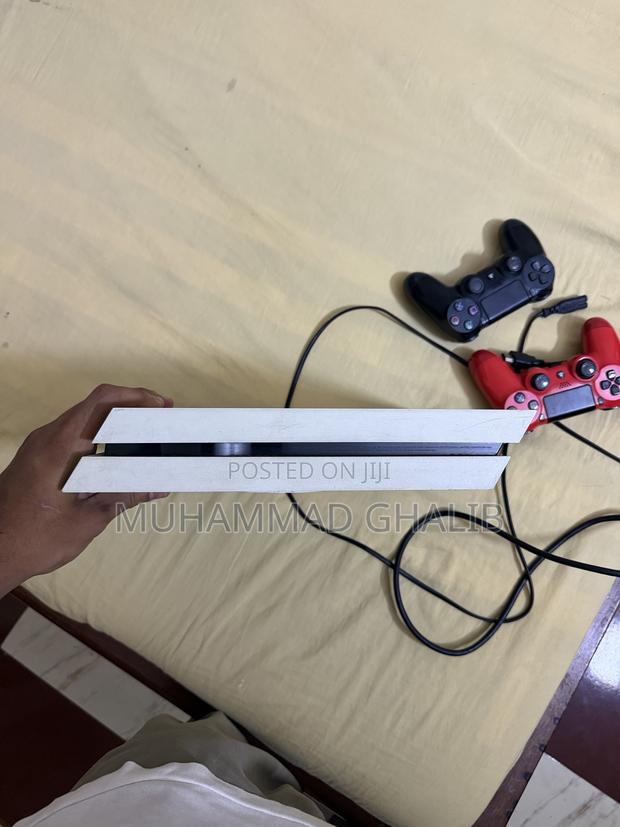 Playstation 4 - thumbnail 2