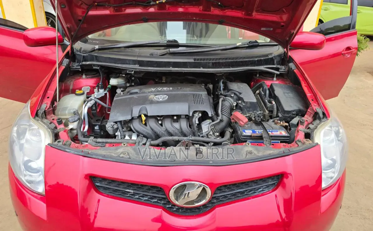 Toyota Auris 2007 Red
