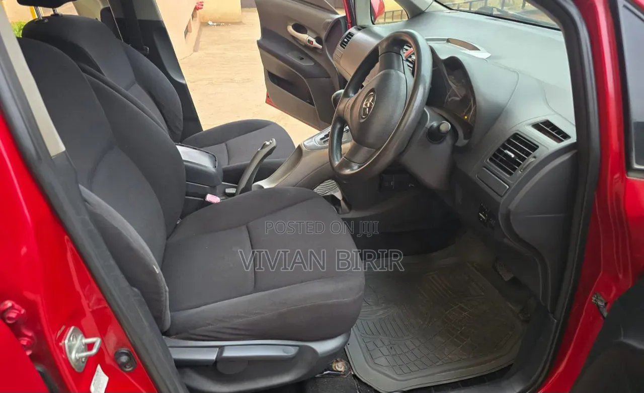 Toyota Auris 2007 Red