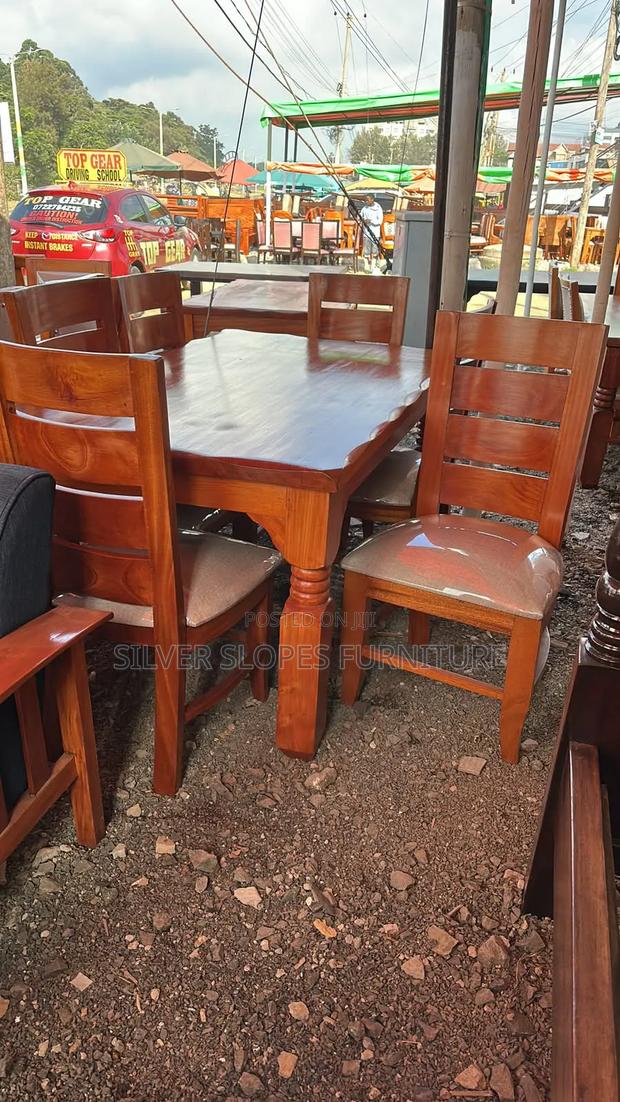5-Seater Mahogany Dinning Table