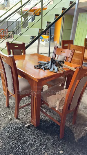 5-Seater Mahogany Dinning Table