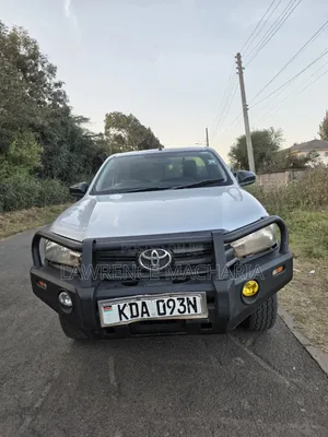 Toyota Hilux 2021 Silver