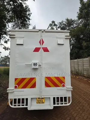 Mitsubishi Fuso Canter 2014 White