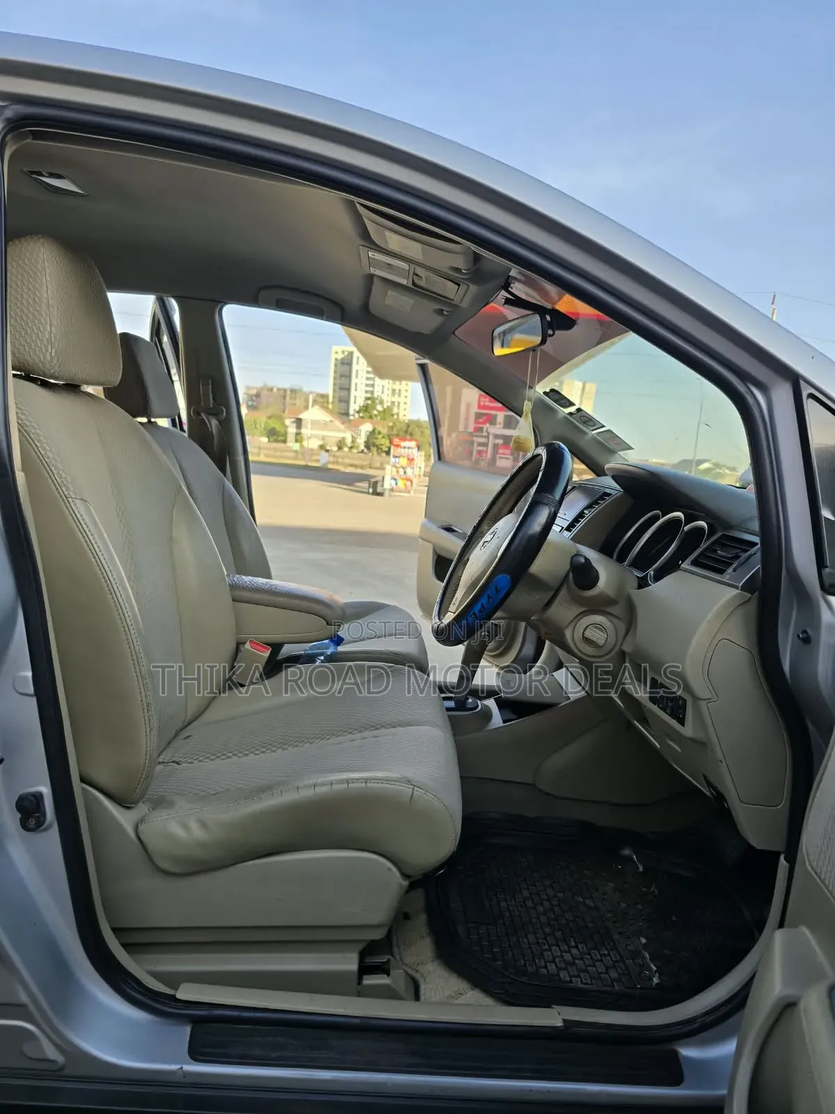 Nissan Tiida 2011