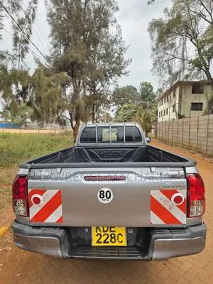 Toyota Hilux 2021 Silver