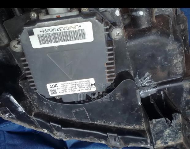 Nissan Xtrail Headlight