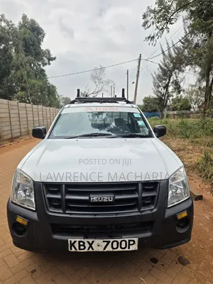 Isuzu D-MAX 2013 White