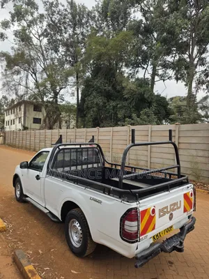Isuzu D-MAX 2013 White
