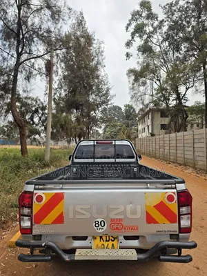Isuzu D-MAX 2025 Silver