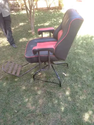 Kinyozi Seat