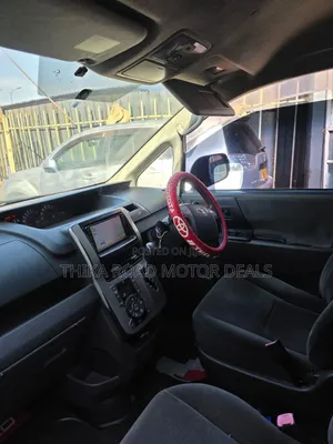 Toyota Noah 2009