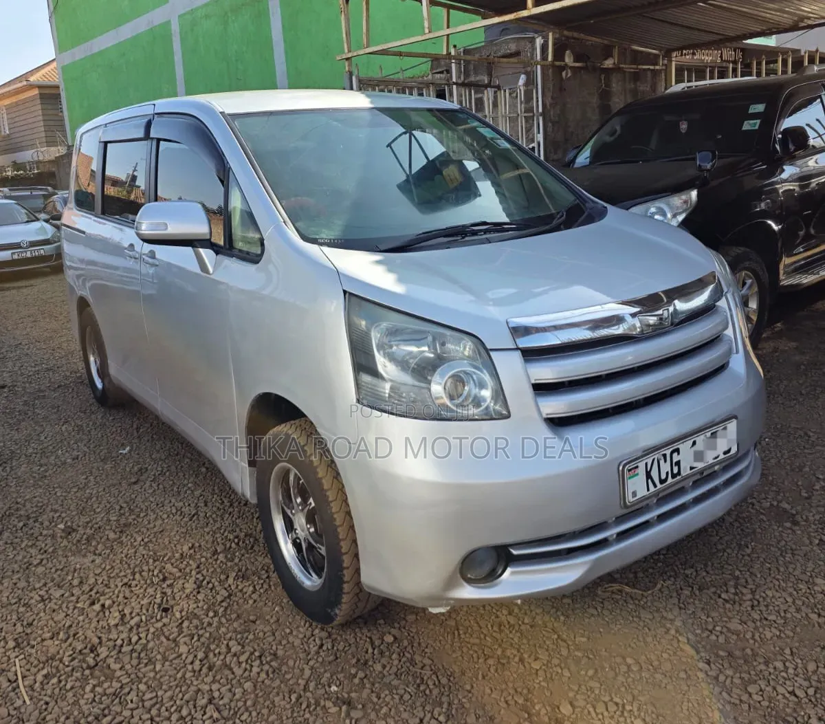 Toyota Noah 2009