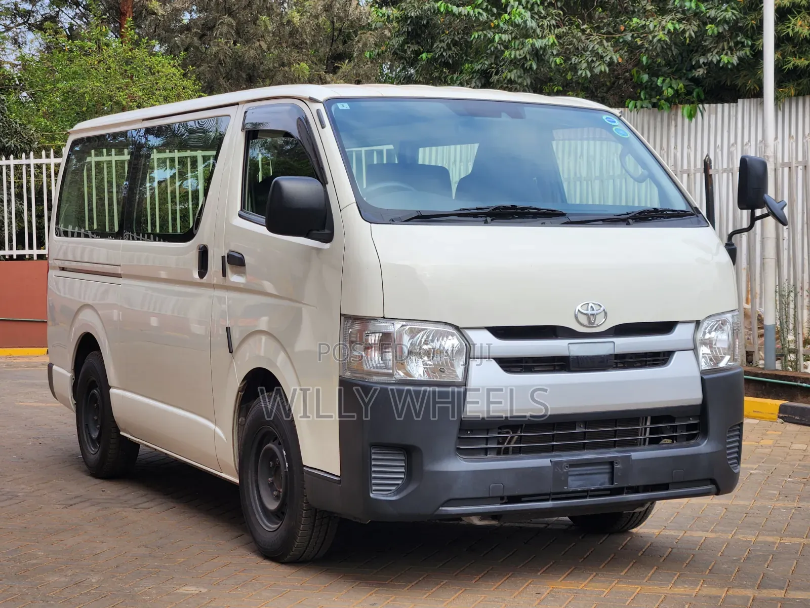 Toyota HiAce 2019 White