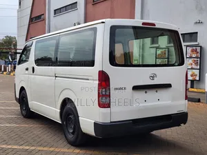 Toyota HiAce 2019 White
