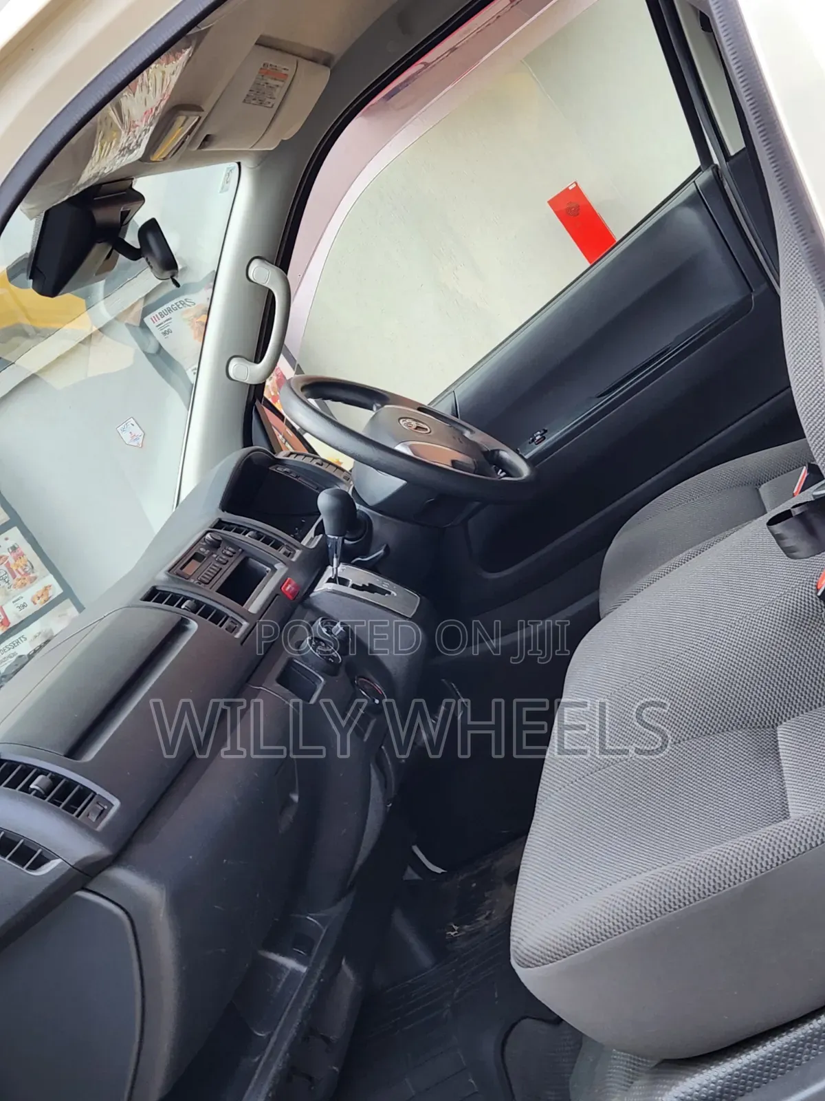 Toyota HiAce 2019 White