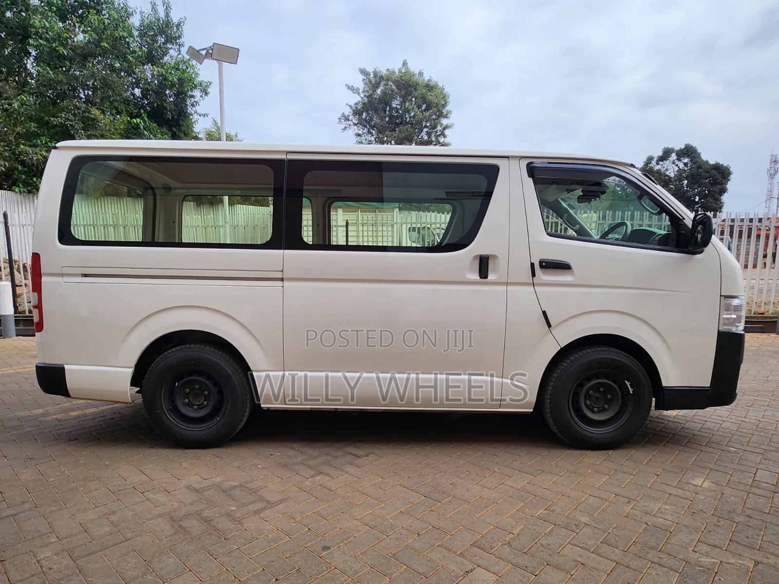 Toyota HiAce 2019 White