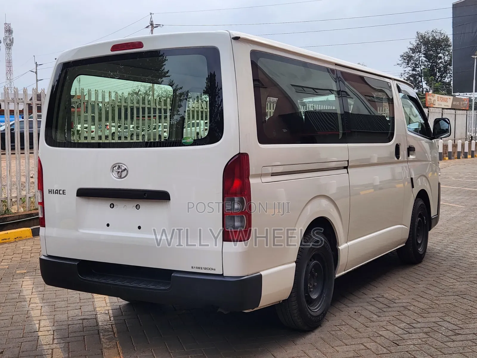 Toyota HiAce 2019 White