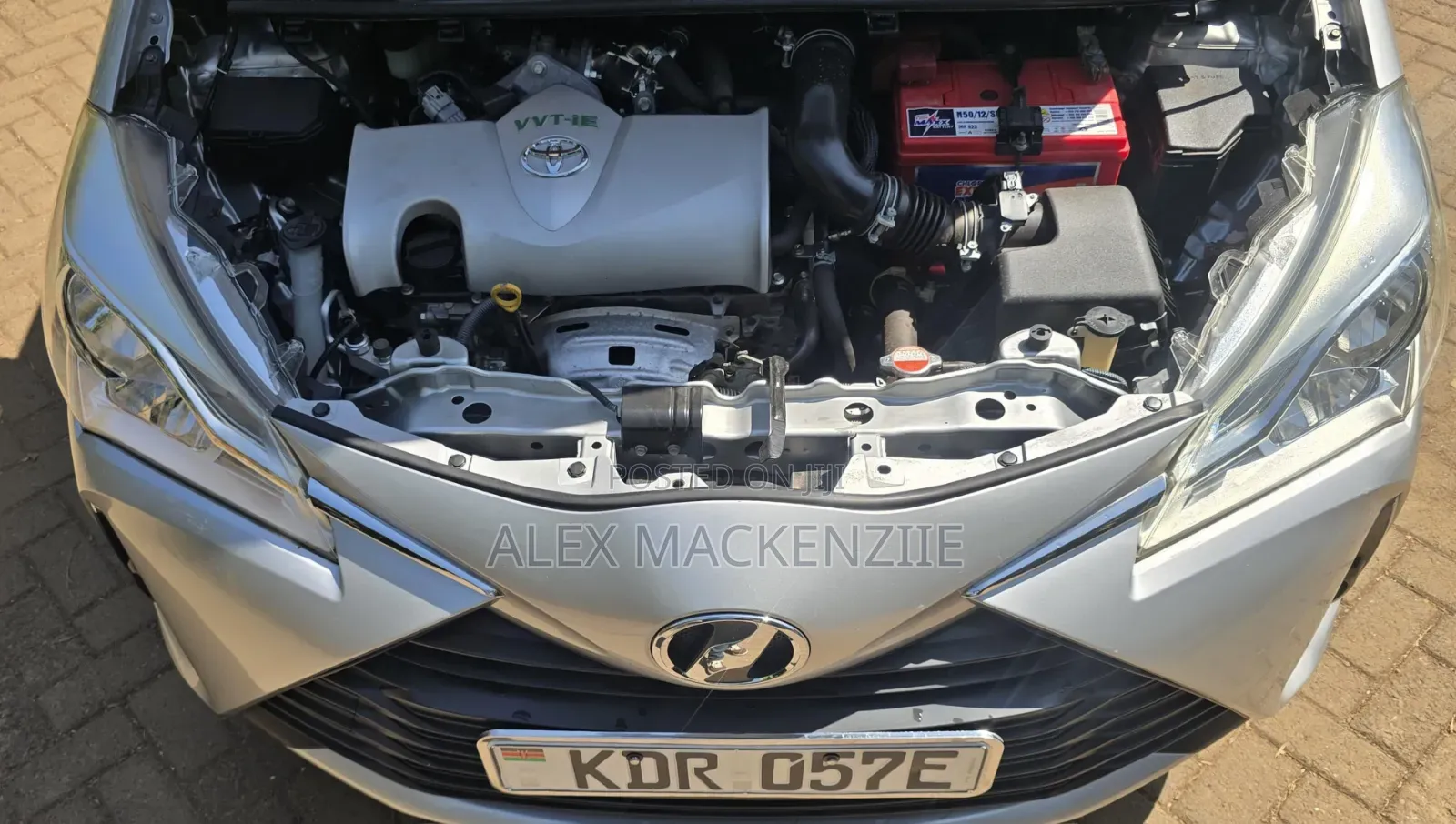 Toyota Vitz 2017 Silver