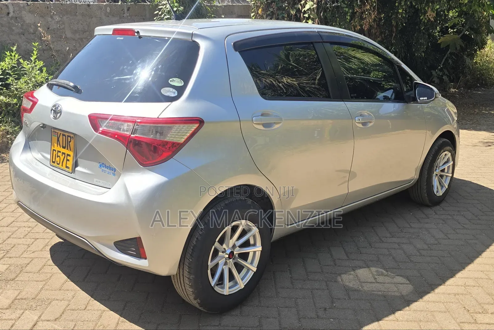 Toyota Vitz 2017 Silver