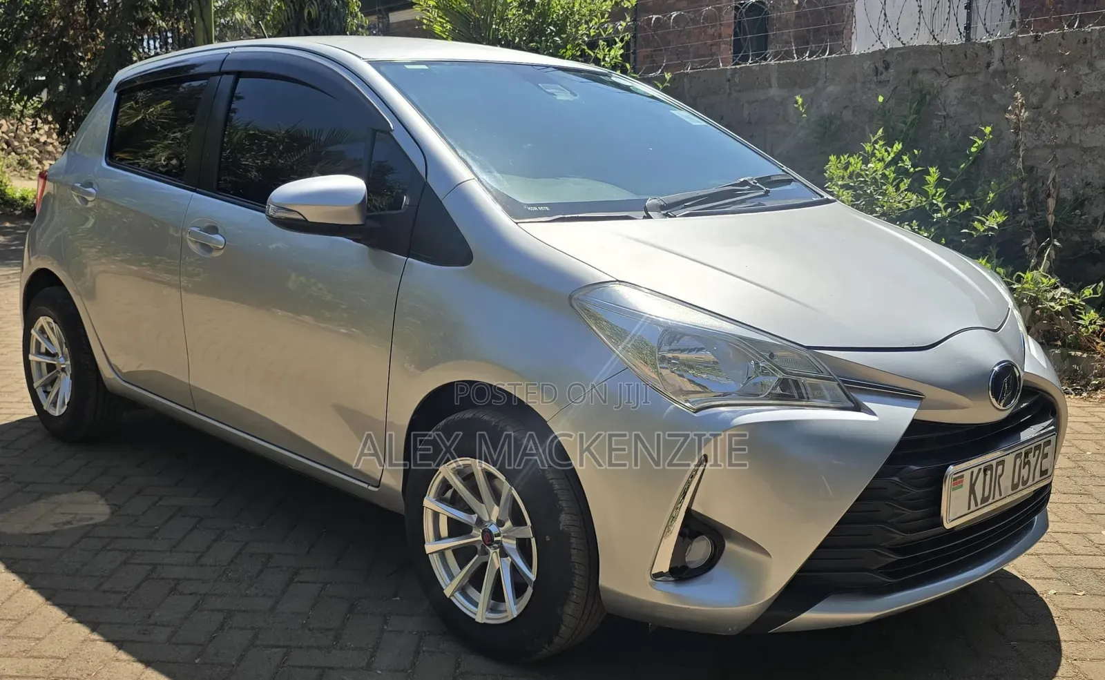 Toyota Vitz 2017 Silver