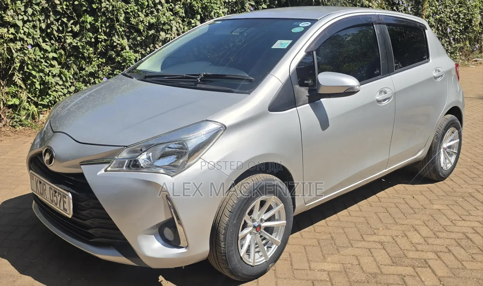 Toyota Vitz 2017 Silver