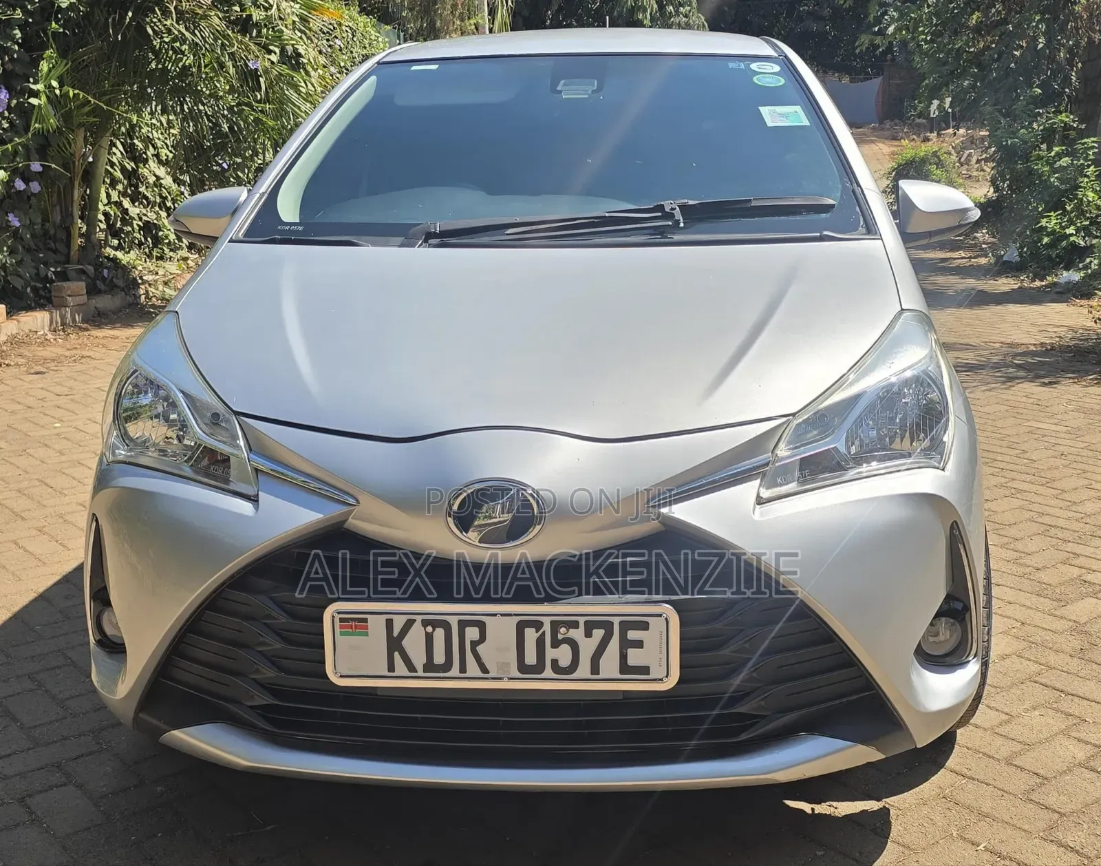 Toyota Vitz 2017 Silver