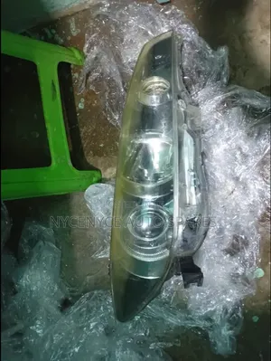 Headlights Wish 2010,2012,2015 Xenon